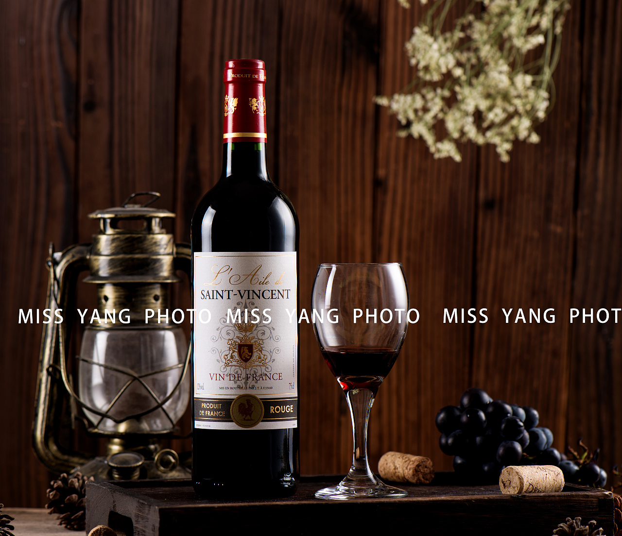 紅酒與白酒的商業(yè)產(chǎn)品攝影技巧